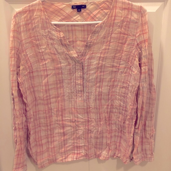 GAP Top - Picture 1 of 2